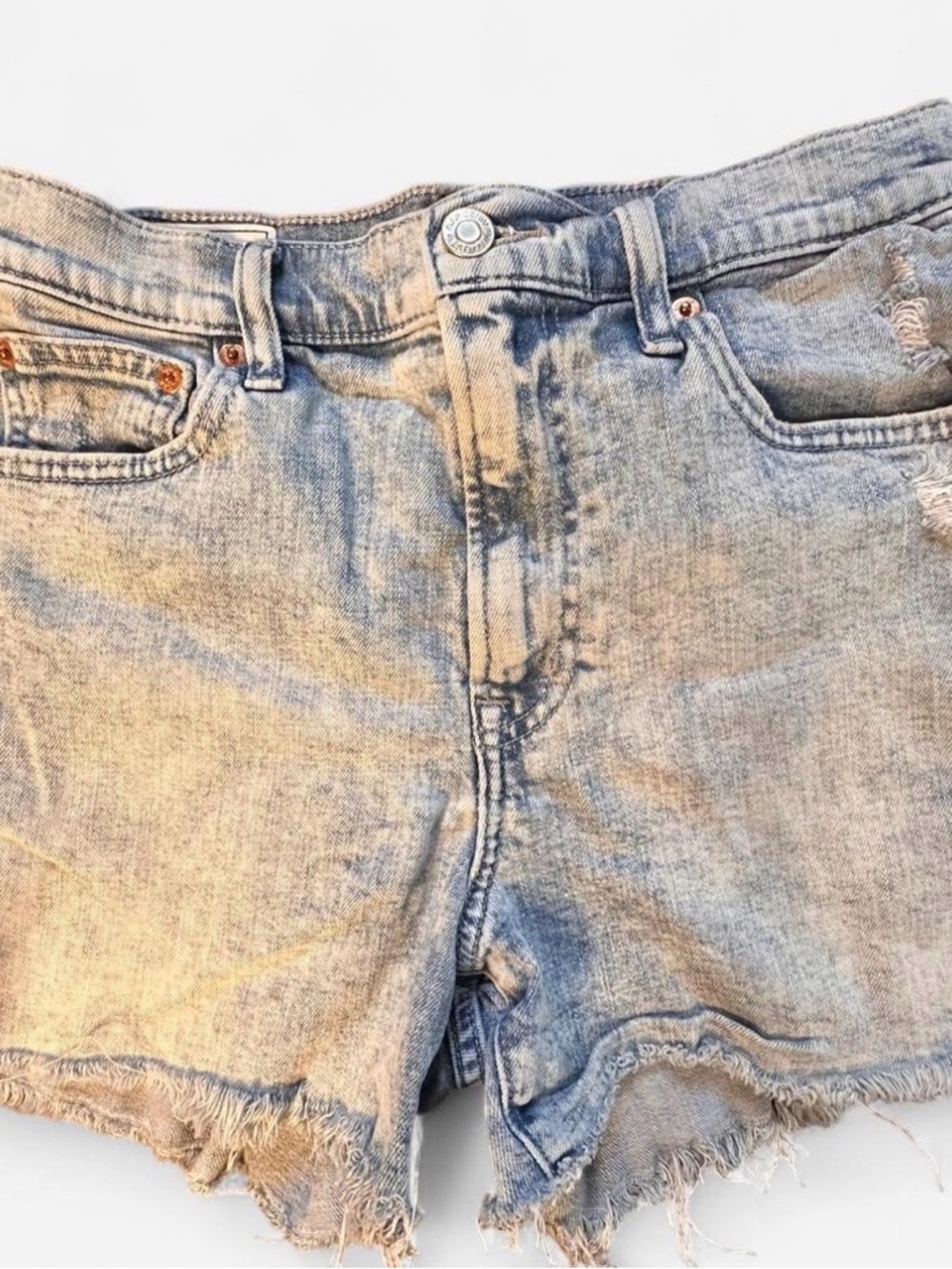 GAP Distressed Denim Cut Off Shorts Light Wash Size 28 size 6 Frayed Hem Womens - Picture 5 of 6